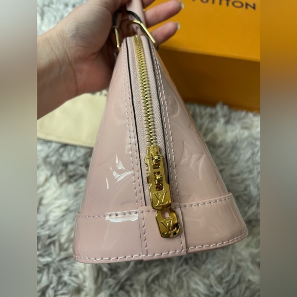****** SOLD ****** Louis Vuitton Vernis Rose Ballerine Alma
BB - Picture 7 of 13